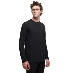 Le Bent Midweight Base Layer Crew - Men's -Sports Camping Shop BT2013 001 On Body Side 2 92133.1605829357